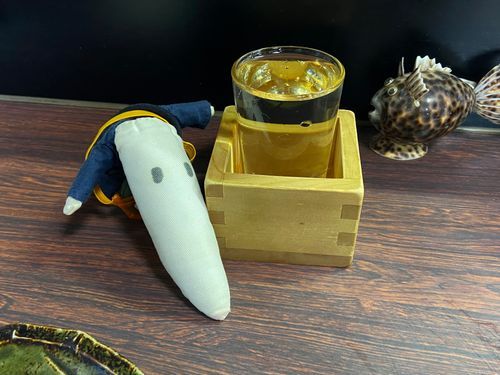 こぼし酒は、何だかお得な気がして嬉しいな🍶