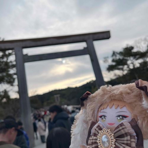 いせ じんぐう に きたっす！かみさま に しんねんの あいさつ してきたぜ！