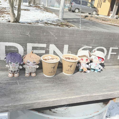 ひーろー の ふたり と ぱぺとやさん と こーひー を のみました！ ゆきがあって たのしかったっす！