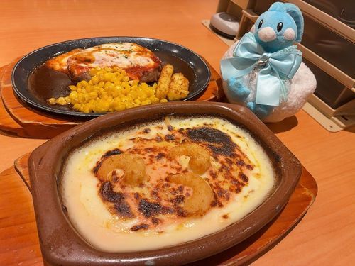 うまかった。うまかったんだけど、人が多すぎて鼓膜が破れるかと思った。聴覚過敏はつらいのう！
