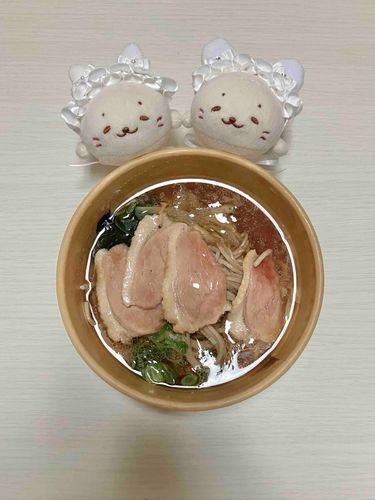 ( ◜ ·̫ ◝ )「年越しそばはスーパーに売ってた鴨そばにしたきゅ。美味しいきゅ🤤皆さま、今年一年ありがとうございましたきゅ♪そして来年もよろしくお願いしますきゅ！！」