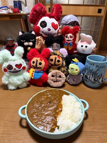 昨日のあまりのカレーにきのこいれたにゃ！山盛りなんだわ