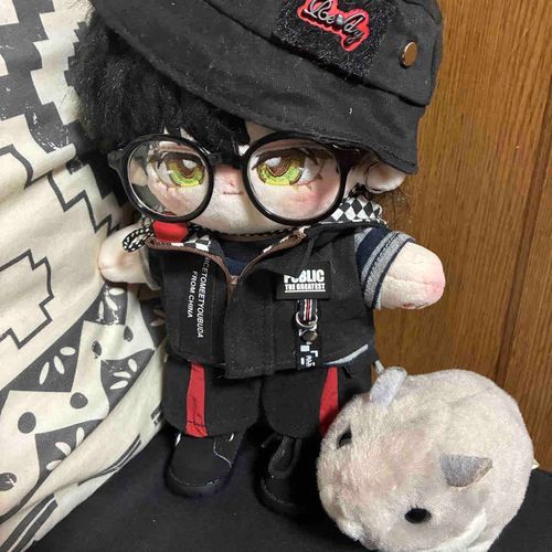 あるじ あんしんしろ
わたしは おまえから はなれたり しない
ねむれぬよるも さみしいあさも
あるじが わたしを てばなさないと きめたのなら
わたしも おまえの そばにいる