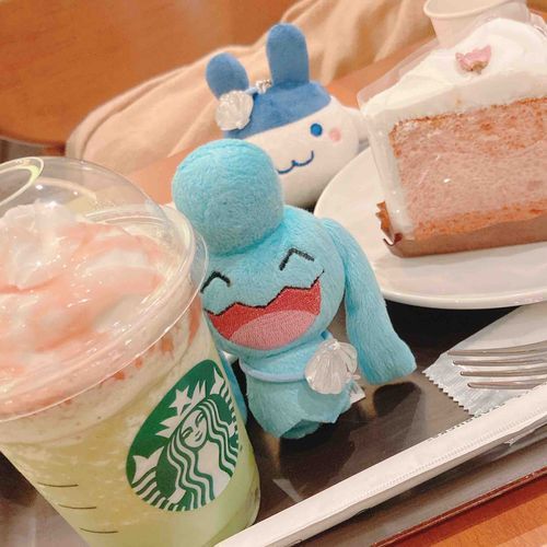 さくらあじに かこまれて ニコニコしてくれる ソーナノちゃん