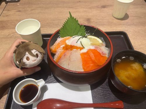 海鮮丼はちょっとぜいたくなきぶんになるよなあ。