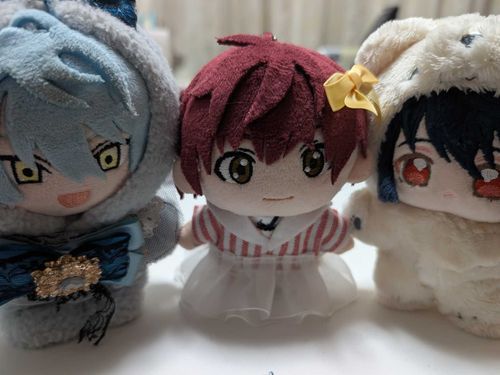 エィス：オレたち！

「チームぬいズ♡
　チー…ム…ぬぃ…ず…Zzz
　チームぬいズ！」

エィス：全然揃わないじゃないか！

ジョジジ：なんでお前が仕切るんだJOY！！！！！😡😡😡😡

くまくん：ふあぁふ……🥱