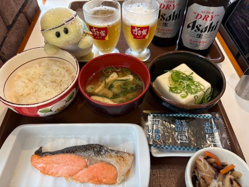 週末にすき家朝めしを主のお母さんと主としてきまちたよ‼️
朝定食とビールセット(冷奴)とビールで楽しんできまちた〜🍺🍚🥢🐢💕