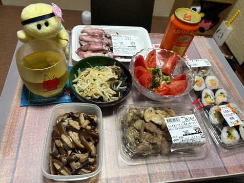 昨日の夜(金曜日) 主と一緒に主のお母さんところで晩ご飯を食べた時のお写真でちゅ‼️
この時は主　元気だったのに今朝から風邪をひいて　絶賛ダウン中😵‍💫😵‍💫😵‍💫
みなさん　体調を崩しやすい時期なので気をつけてくだちゃいね💗💗💗🐢