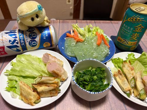 この前　主のお母さんのところで食べたご飯でちゅよっ〜🍚🥢🍺🐢
ズッちゃん　刺身蒟蒻大好きなのでちゅ❣