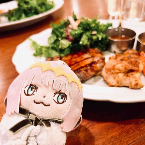ぼく、今日でこのウチに来て２年！おいわいにおいしいゴハン！