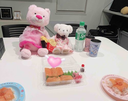 ごはんたいむなの！🥺
さーもんすきなの🍣