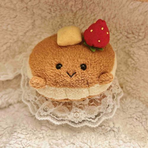 しろいれーすで なまくりーむみたいにしてもらったよ🎂🥞