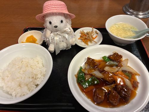 酢豚定食を食べたポヨ〜
濃いめの味付けで、ご飯バクバクなんだポヨ〜🦔⸒⸒