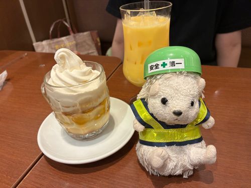 喫茶店に入って、注文したら1分もせずに届いたんだポヨ‼️
これは⁉️
ぽよよが食の安全を守らなきゃポヨ
まだ、食べても飲んでも❌なんだポヨ〜🦔🫶🍮🍹