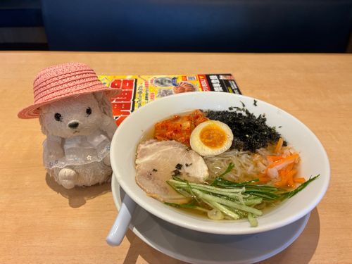 暑くて、もう歩けないんだポヨ
冷麺で身体を冷やすんだポヨ〜
まっまるさんがケチってレンタサイクルしなかったから西大寺➞喜光寺でロータスロード途中リタイアなんだポヨ