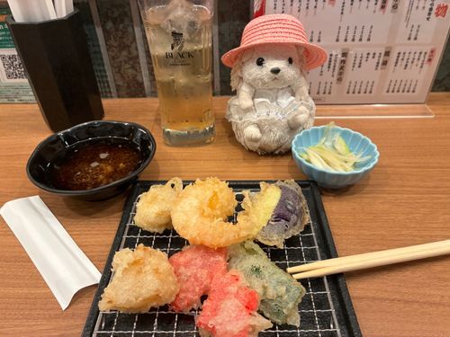 都会にちょっとご用事があったので、その後天ぷら昼飲みなんだポヨ〜
サクサク揚げたて天ぷら、いくらでも食べれるんだポヨ〜