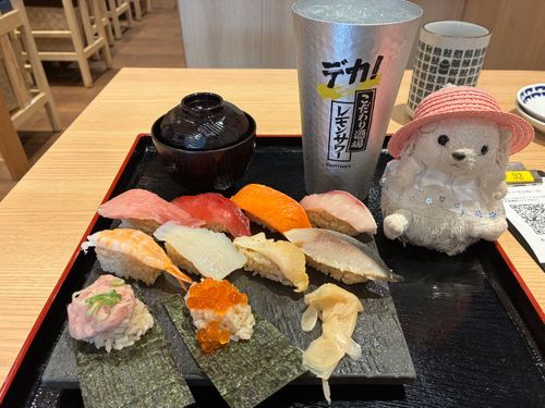 寿司ランチポヨ〜
これは飲まないとお寿司さんに申し訳ないんだポヨ〜
ハッピ〜あわ〜で198なんだポヨ〜