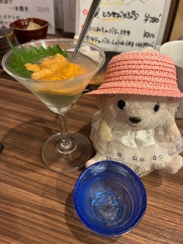北海道産海水ウニ‼️ミョウバンを使ってないんだポヨ〜
これはマジで無茶苦茶美味しいんだポヨ〜
冷酒と雲丹‼️もうさいこうポヨ〜🦔