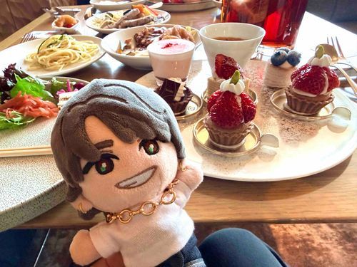 今年初ホテルビュッフェ🍴✨
甘いものそんなに得意じゃないけど、一つ一つが食べやすいサイズで助かる🙏
いちごのシーズンに行けてよかったー🍓