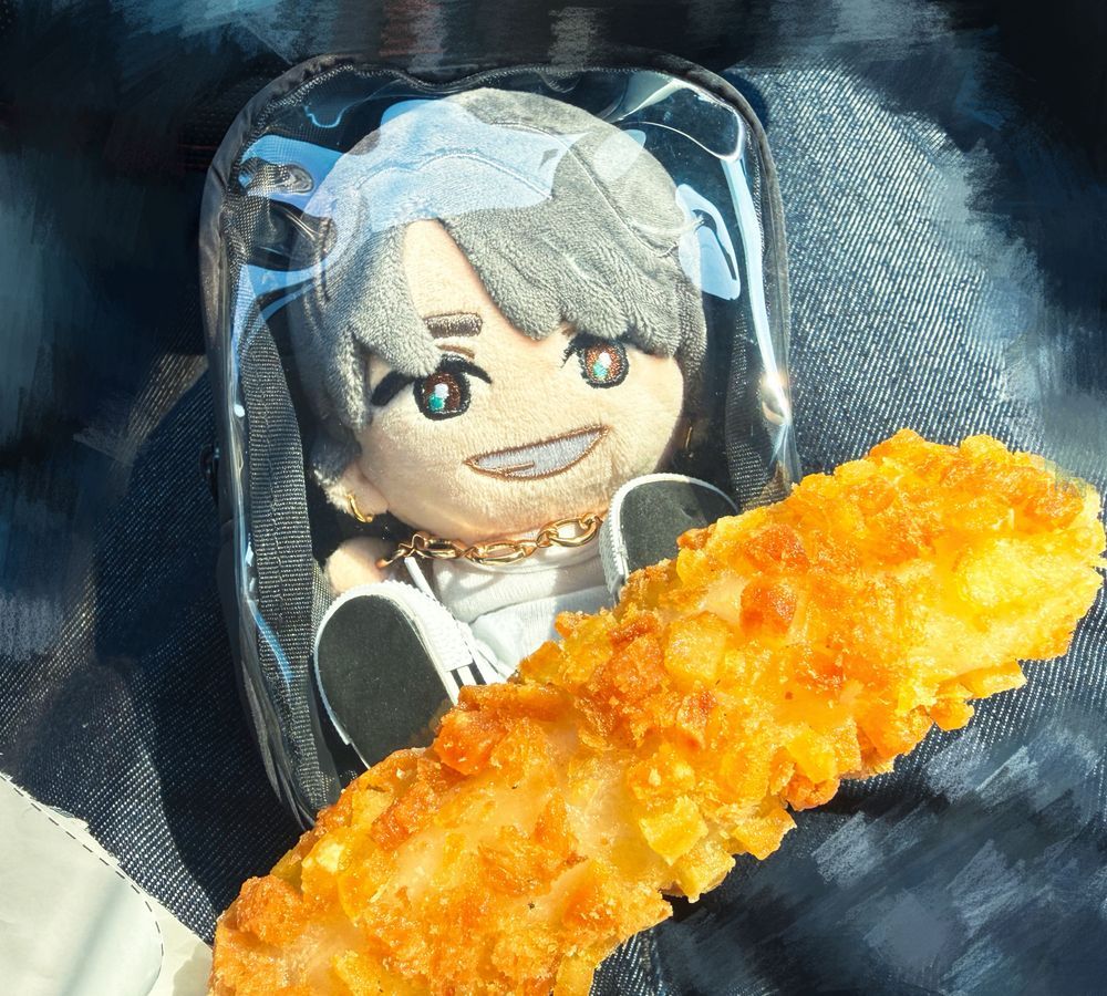 久しぶりに何も予定のないお休みなのでぶらりとお出かけ🚗³₃
立ち寄ったコンビニで買ったチーズハットク多分初めて食べたけど美味しかった～‼️


(※)駐車場で停車して撮ってます
