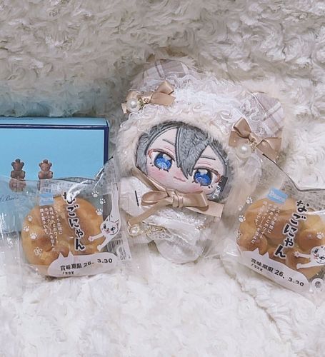 両手におかし持ってルンルン🎶