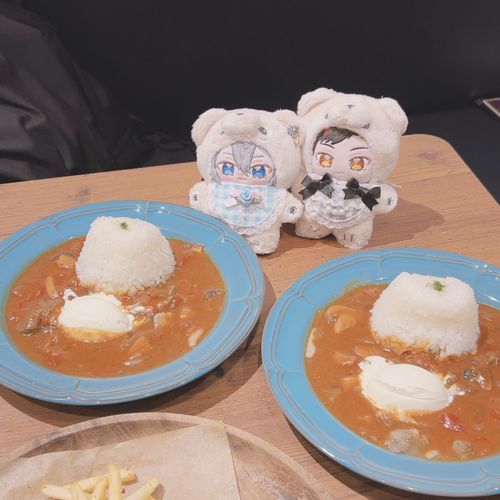 ビーフストロガノフに突っ込みそうなてとぬを制止するしいぬ