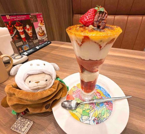ロイホだよ🍓これ好き〜🫶