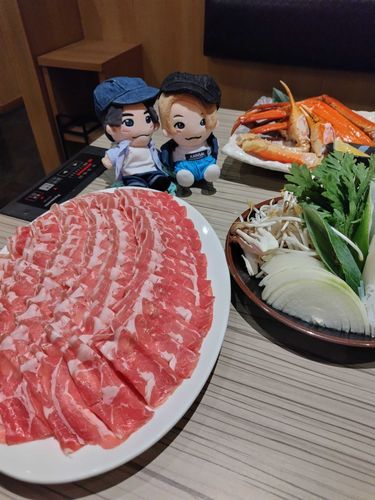 正門くんいただきます！！して来た☺
ラムしゃぶめっちゃ美味しかった…お腹いっぱい食べた
