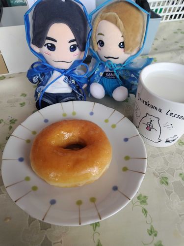 職場のパートさんにいただいたクリスピークリームドーナツ🍩いただきます✨