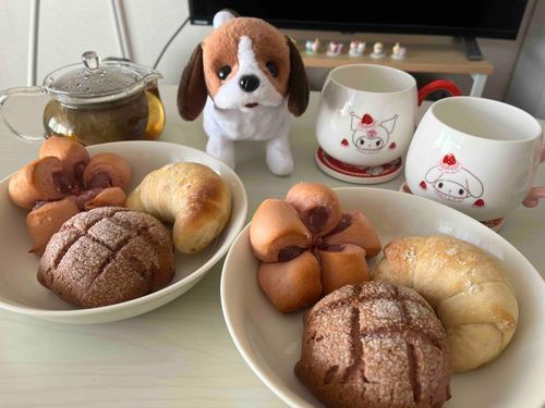 ママパン ていきびん 3がつへん❗️
さくらあんぱん🌸 いちごメロンパン🍓 しおパンを たべたよ🥐
かいぬしママは こんかい かたちが びみょう って いってるけど なにが だめなのか わからないよ〜😮
とくに さくら かわいすぎる︎💕︎
パンで ぽかぽか はるきぶんだ〜☀️