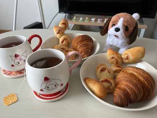 ほんじつの ママパンは ベーコンエピと🥓 おっきくて パリッパリの クロワッサン🥐
こんど イベントに さんかするらしくて、この パンも おみせの オーブンで つくったから いつもより パリパリかん アップ⤴️なんだって😆
これが むりょうで たべられるの さいこうすぎるよー😮😮😮‼️