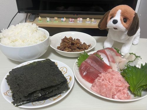きょうの ごはんは てまきずし🐟
ゴールデンウィーク さいごの ひだから❗️っていうのは あとづけの りゆうだよ🤭
