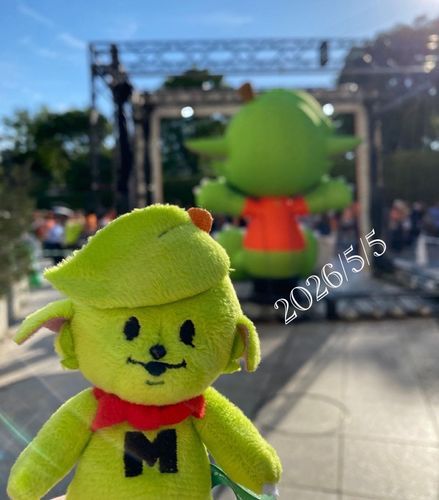 5/5はライブをみてきました。
ぼくのでかでか風船の後ろ姿といっしょに！！！
太陽光がとてもいい線になってる！ゼンジン！