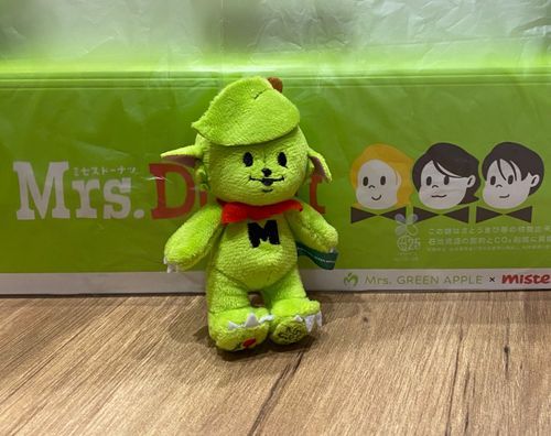 受け取りにいきました
ファンクラブ10周年記念にコラボしたミスドです🍩🍏なので、どーなちはファンクラブのロゴのかたちしてます
箱もまだあって、うれしい
QRもついてまーす