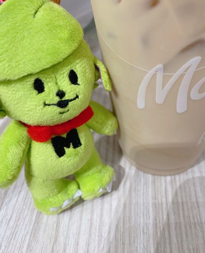 「M」
