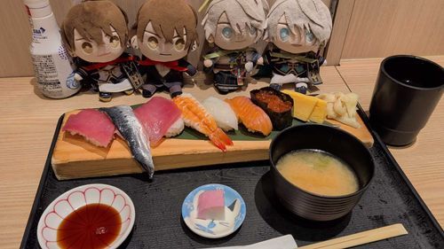 初投稿、お寿司を食べたよ！
主、1握りだけ食べれなくて断念。
Byはるぬい