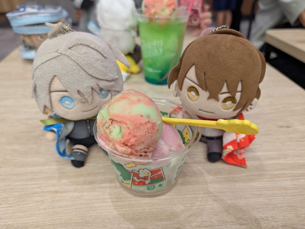 スイカとぶどうのアイス美味しいー!Byはるぬい
モンスターボールのやつ入ってみたかった……。主がもっと早くに食べに来ていれば……!Byはやぬい
なにはやぬいポケモンになりたかったの?Byはるぬい
なぁに言っているんだ貴方は?Byはやぬい
主のせいにせんでもろて……。Byそらいろのつき