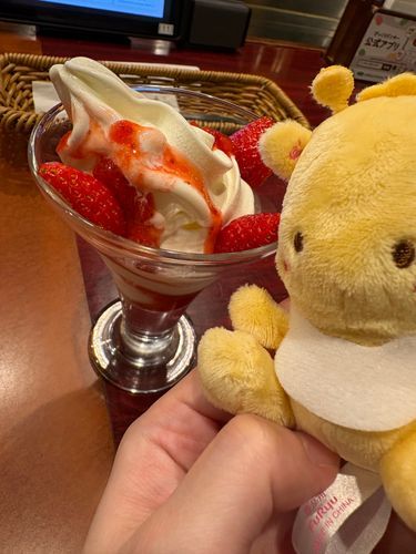 いちごパフェ