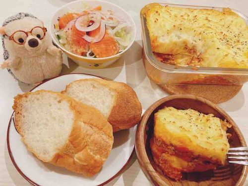 ちゃお〜🦔✨️

きょう は ひさしぶり の
しぇぱーずぱい🥧✨️

さーもん の さらだ も
いいかんじ〜 🥗  ̖́-