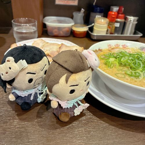これね ﾐﾈが はじめて おでかけ したときの おしゃしんだよ
でぇごさんと いっしょに らーぬん たべた🍜
