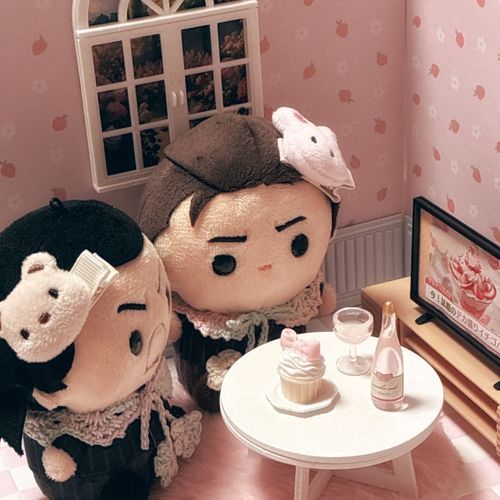 みんな おはよ〜☀️
ここは ﾐﾈと ﾃﾞｪｺﾞさんの おうちだよ🏠
ちょっと せまいけど てれびも あるよ。
あさから ふたりで にゅーす みてる