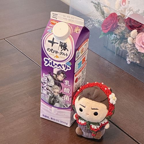 この うえの むらさきの ひと、おかーさんの 「おし」 なんだって🫐