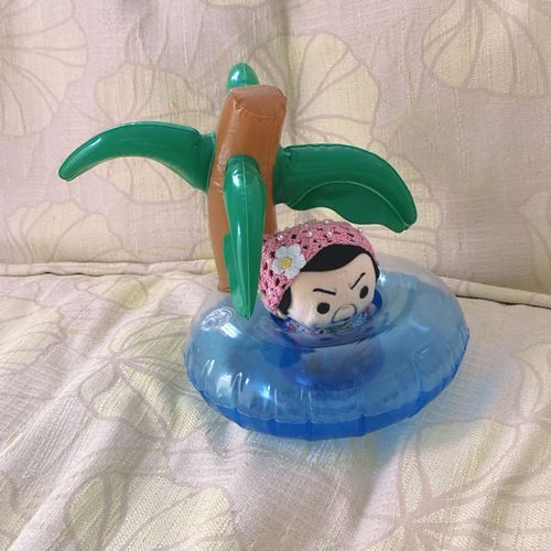 ﾐﾈ「ﾃﾞｪｺﾞさん！ うきわ 似合ってますよ🏝」