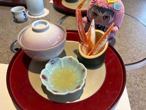 かにさん、うまくたべれるよ❣