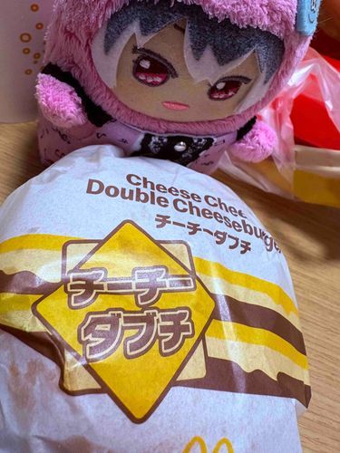 ちーちーだぶちをたべたよ❣🍔