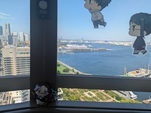 見て！マリンタワーに着いたつぴ！景色がきれいっぴ！初めて来たっぴ！
