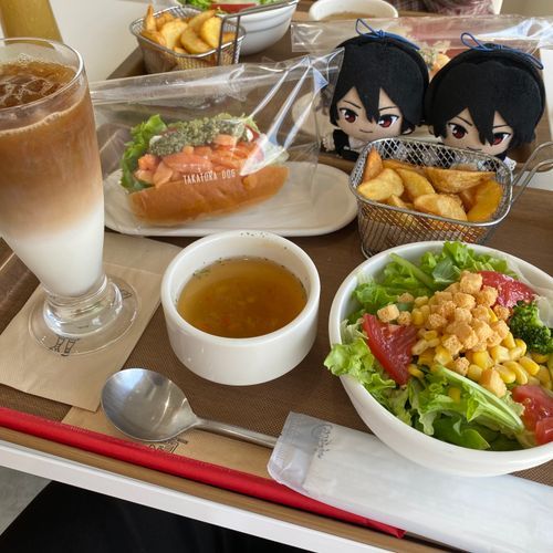 朝昼兼用活なのじゃ♪
嬢ちゃんが食べ過ぎないように我輩がポテトいただくのじゃ♪