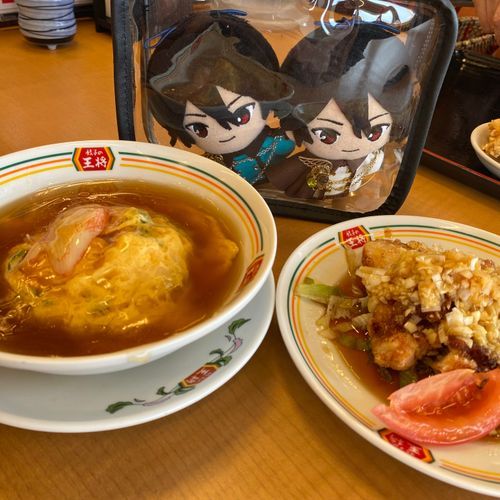 昼活なのじゃ♪
🦇我輩は油淋鶏食べるのじゃ♪
🦇🦇我輩は天津飯なのじゃ♪
👩私は？