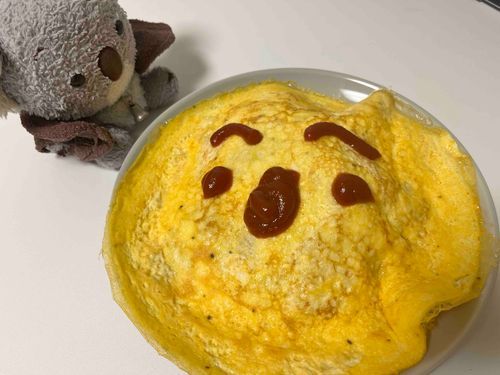 とってもひさしぶりにかぞくがおむらいすつくってくれた！
これはこあたんのかおです🐨えへ🐨