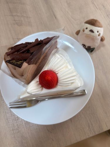 昨日は朝からケーキ２個食べました❣️
